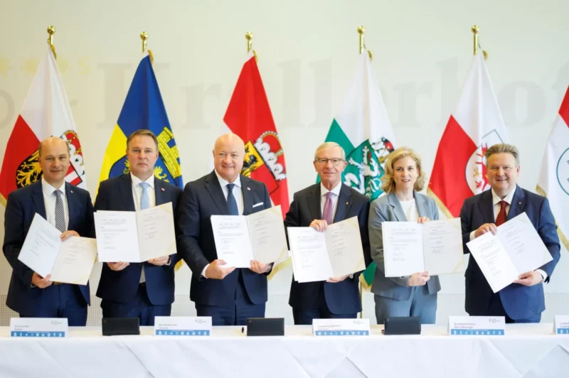 Die Reformpartnerschaft steht. Bund, Länder, Städte und Gemeinden präsentierten in Leogang die Einigung. Foto: BKA/Andy Wenzel