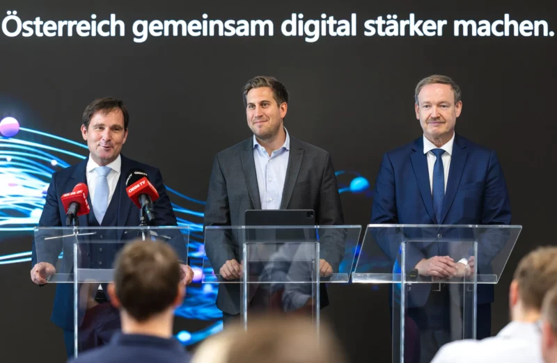Sieht Österreich als Digitalstandort verstärkt. Staatssekretär Alexander Pröll bei der Eröffnung des Microsoft Rechenzentrums. Foto: BKA/Brauneis
