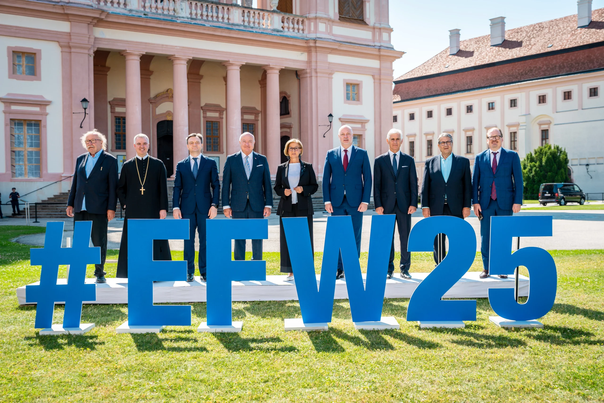 Europaforum Wachau 2025: Gedenken an die Todesopfer in Graz und eine Mahnung zur Besonnenheit im Nahen Osten durch Bundeskanzler Christian Stocker prägten den Auftakt am Freitag. Foto: David Mihailescu