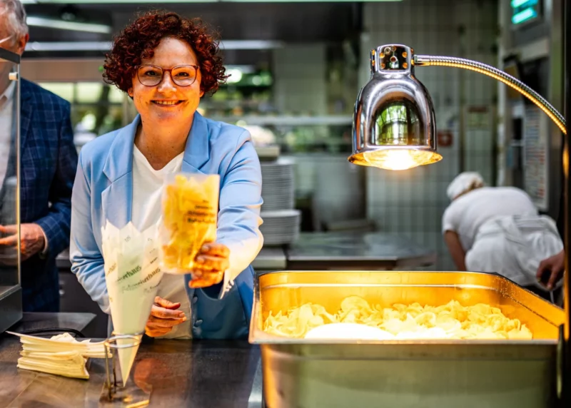 Der Tourismus steht in den kommenden Jahren vor einem großen Generationswechsel. Tourismusstaatssekretärin Elisabeth Zehetner hat nun ein eigenes Förderprogramm vorgestellt. Foto: BMWWET