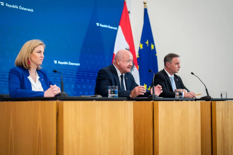 In einer gemeinsamen Initiative der Regierungsspitze wurde für Mittwoch der Nationale Sicherheitsrat einberufen. Thema: Iran. Foto: BKA/Florian Schrötter