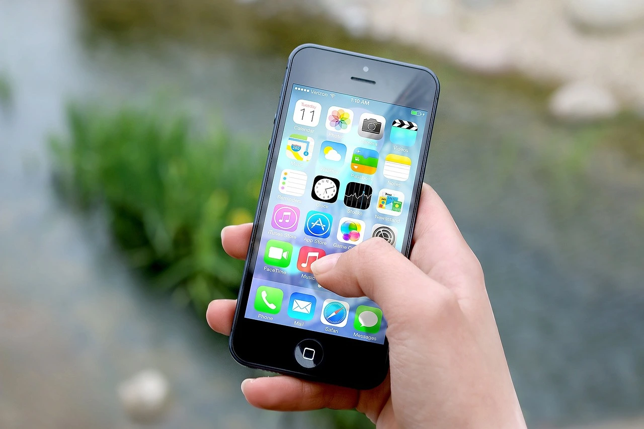 Welche Informationen erhalten Kinder und Jugendliche aufsocial Media-Plattformen?Regeln sind nötig. Foto: Pixabay / Jeshoots