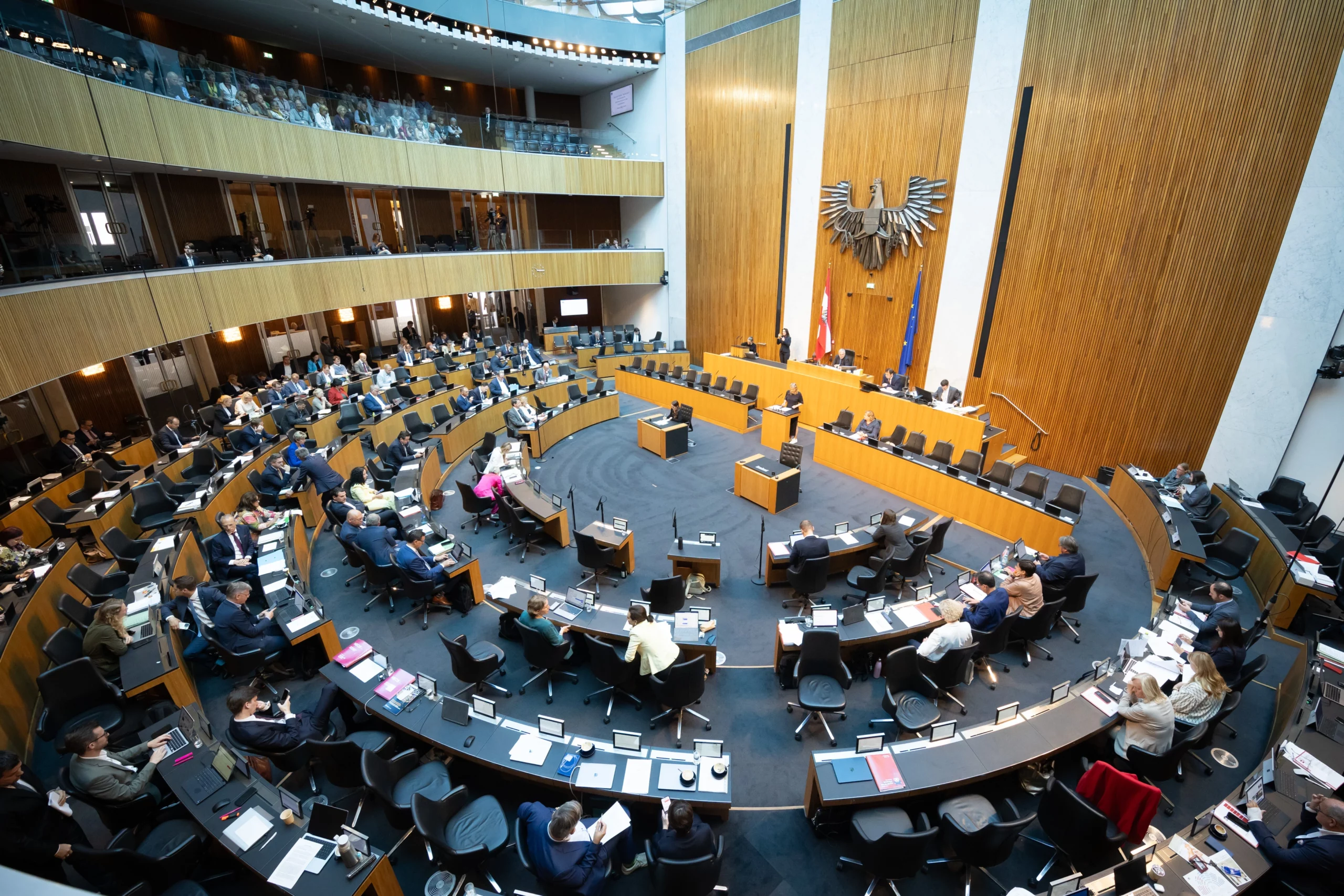 Eheverbote und Bilderverbote zum Schutz von Frauen beschloss der Nationalrat in Juli-Plenum. Foto: Ulrike Wieser