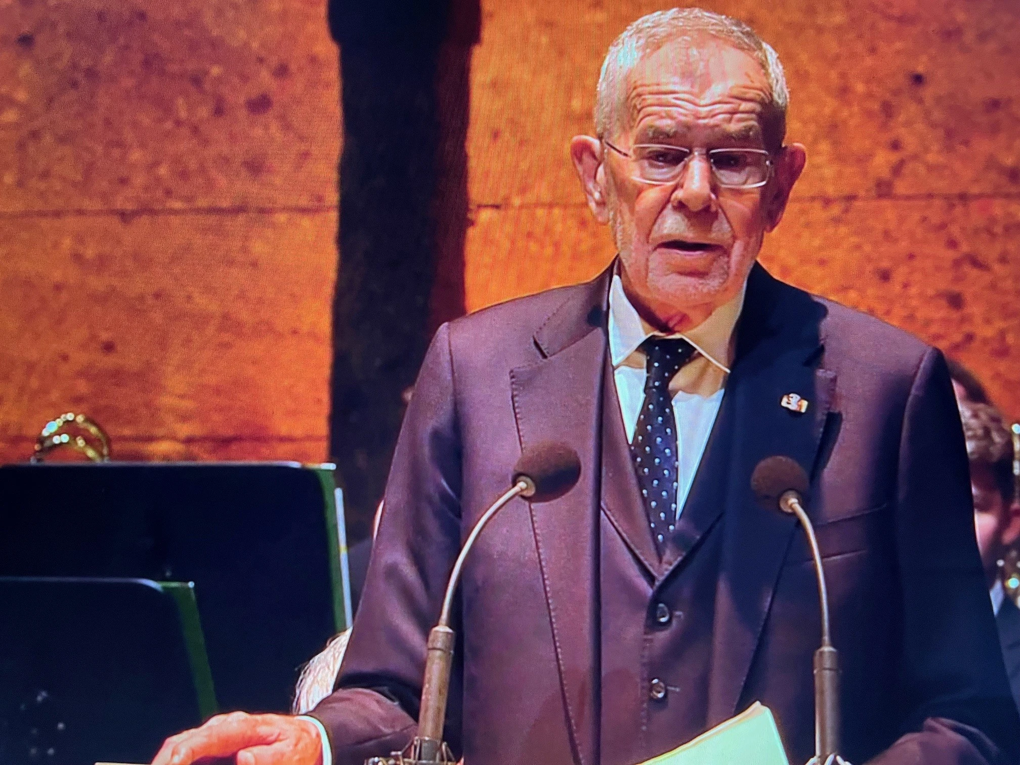 Applaus zu einzelnen Passagen: Bundespräsident Alexander Van der Bellen bei der Eröffnungsrede in Salzburg. Foto: screenshot orf.