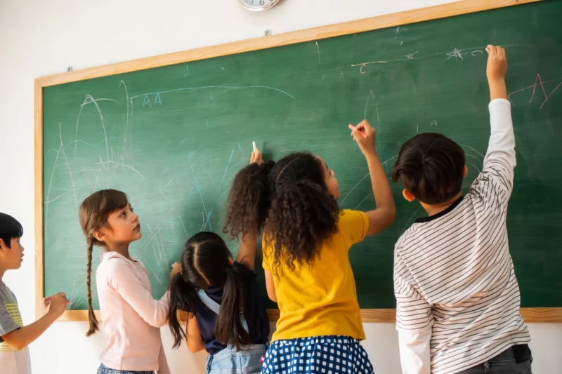 Für zugewanderte Kinder werden nun Orientierungsklassen eingeführt. Dauer der Ausbildung: sechs Monate. Foto: istock/Complexio