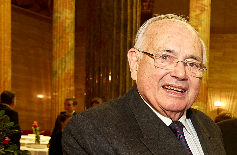 2025_08_22_Neisser_ZollesMikeRanz Der langjährige und profilierte ÖVP-Politiker Heinrich Neisser ist verstorben. Das Bild entstand 2016 anlässlich eines Festaktes im Parlament zu dessen 80. Geburtstag. Foto: Agentur Zolles / Mike Ranz