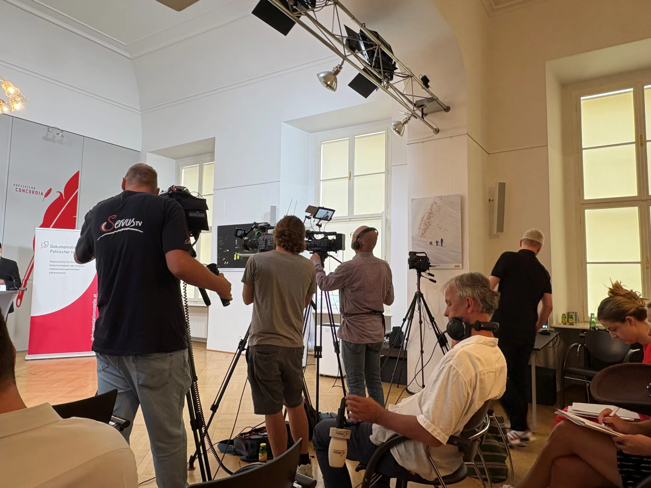 Die Präsentation des Jahresberichts zum Politischen Islam kann auf Youtoube nachgesehen werden (Link unten).