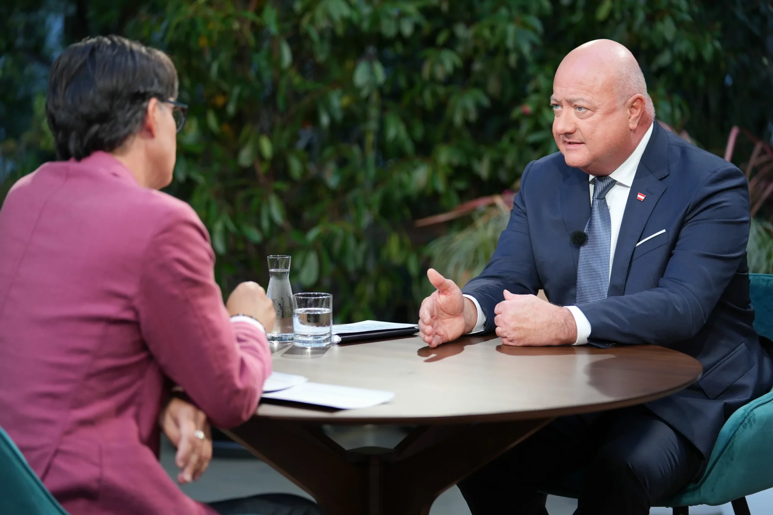 Kanzler Christian Stocker im ORF-Sommergespräch mit Klaus Webhofer: Plädoyer für Reformkurs. Foto: ORF / Roman Zach-Kiesling