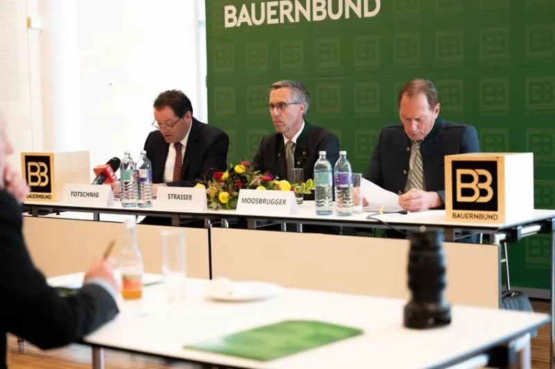 Die Spitze der Agrarvertreter sieht die Rolle der Landwirtschaft in einer Umfrage bestätigt und startet mit drei Forderungen in den agrarpolitischen Herbst. Foto: Bauernbund