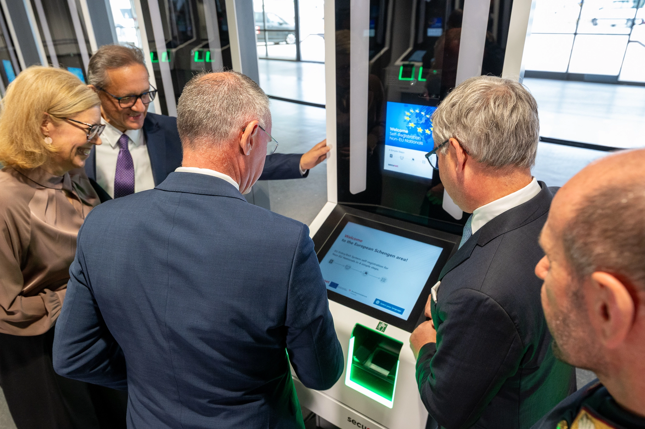 Neue Ära effektiver Grenzkontrollen: Reisende aus Drittstaaten werden werden künftig bei Grenzübertritten automatisch erfasst. Foto: BMI / Jürgen Makowecz