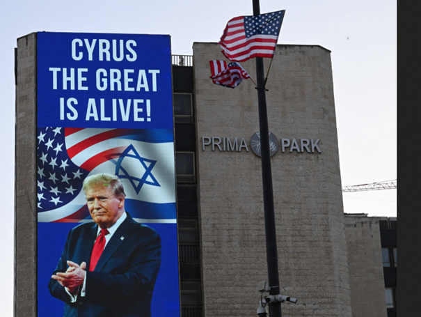 Israel und die jüdische Bevölkerung danken US-Präsident Donald Trump für die Vermittlung eines Friedensplanes mit den Palästinensern. Auf einem Plakat wird Trump mit dem Perserkönig Kyros verglichen, der die jüdischen Gefangenen aus dem babylonischen Exil befreite: Alles hofft auf Frieden. Foto: IMAGO/UPI