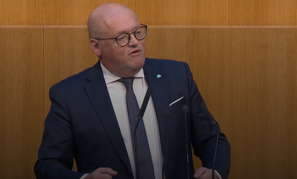 ÖVP-Abg. Laurenz Pöttinger: Österreich lebt von tausenden Betrieben, die Vertrauen verdienen. Foto: Screenshot parlament.gv.at