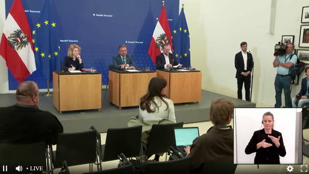 Anreize für Investitionen und Entbürokratisierung sollen dem Aufschwung Rückenwind verschaffen. Das Wirtschaftspaket der Bundesregierung präsentierten Wissenschaftsministerin Eva-Maria Holzleitner, Wirtschaftsminister Wolfgang Hattmannsdorfer und Staatssekretär Sepp Schellhorn. Screenshot BKA-Stream