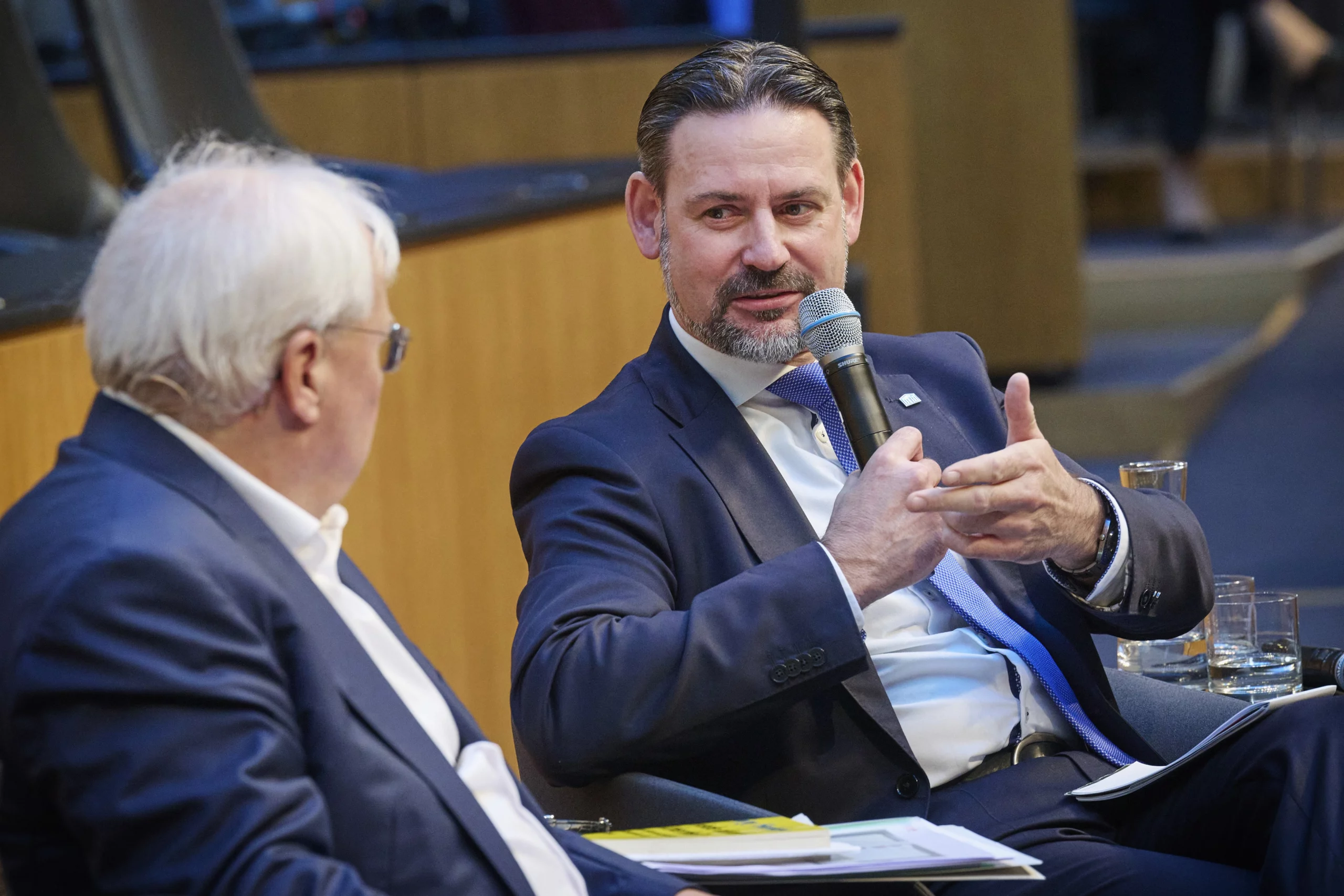 Friedrich Ofenauer, Wehrsprecher der ÖVP, diese Woche bei einem Experten- und Politikergespräch zu Neutralität. Foto: Johannes Zinner