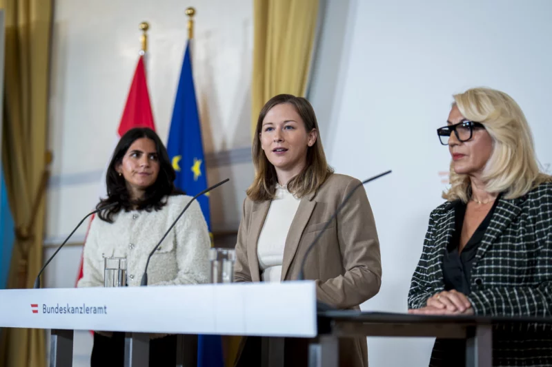Integrationsministerin Claudia Plakolm stattet das Kinderkopftuchverbot zusätzlich mit Begleitmaßnahmen aus. Foto: BKA/Florian Schrötter
