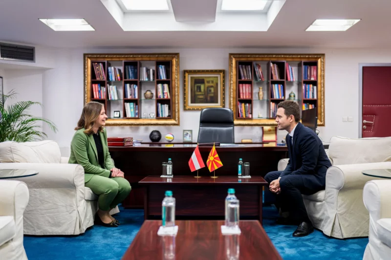 Bei ihrer 6-tägigen Westbalkantour traf Europaministerin Klaudia Plakolm auch den nordmazedonischen Außenminister. Foto: BKA/Florian Schrötter