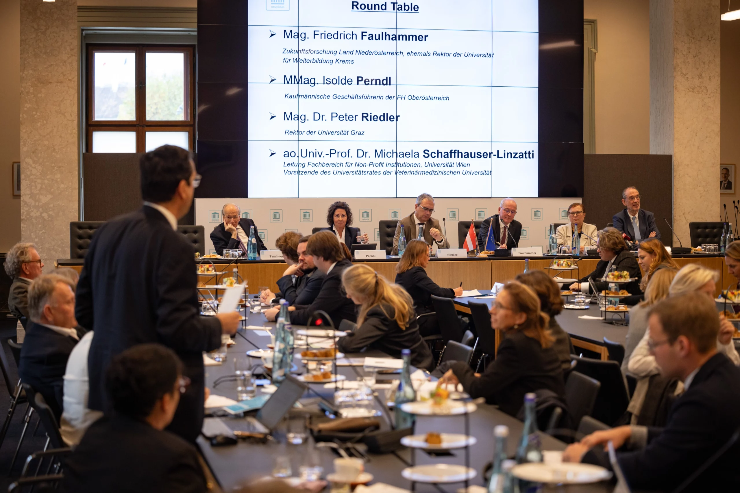 Die Elemente der „Hochschulstrategie 2040“ waren Thema der Klubtagung des ÖVP-Parlamentsklubs. Klubobmann August Wöginger und Wissenschaftssprecher Rudolf Taschner hatte zu Beratung von Profil, Zielen und Kooperationen der Universitäten und Hochschulen geladen. Fotos: Jakob Glaser