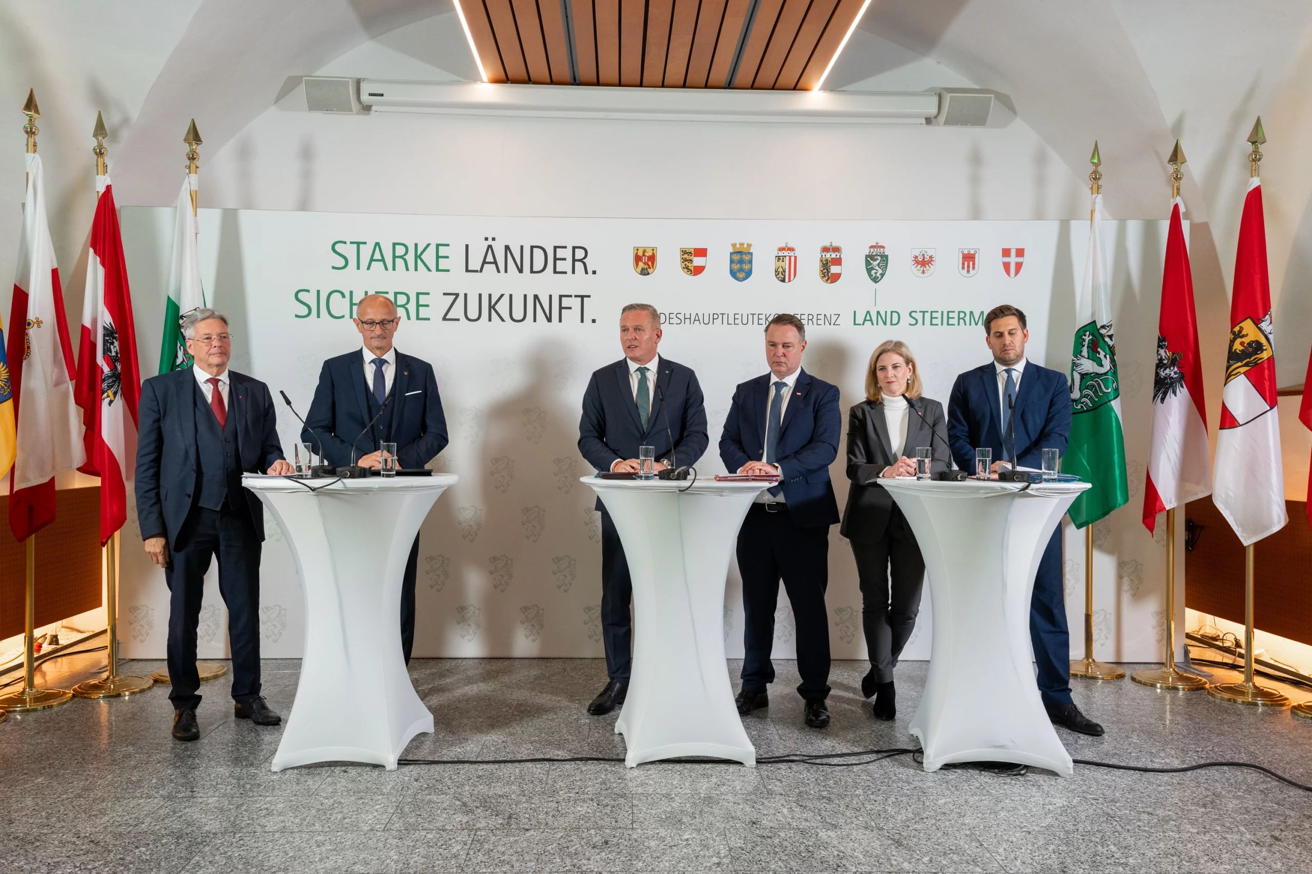 Landeshauptleute und Regierungsmitglieder berieten und informieren über Reformen, etwa bei Verfahren und Beschaffung