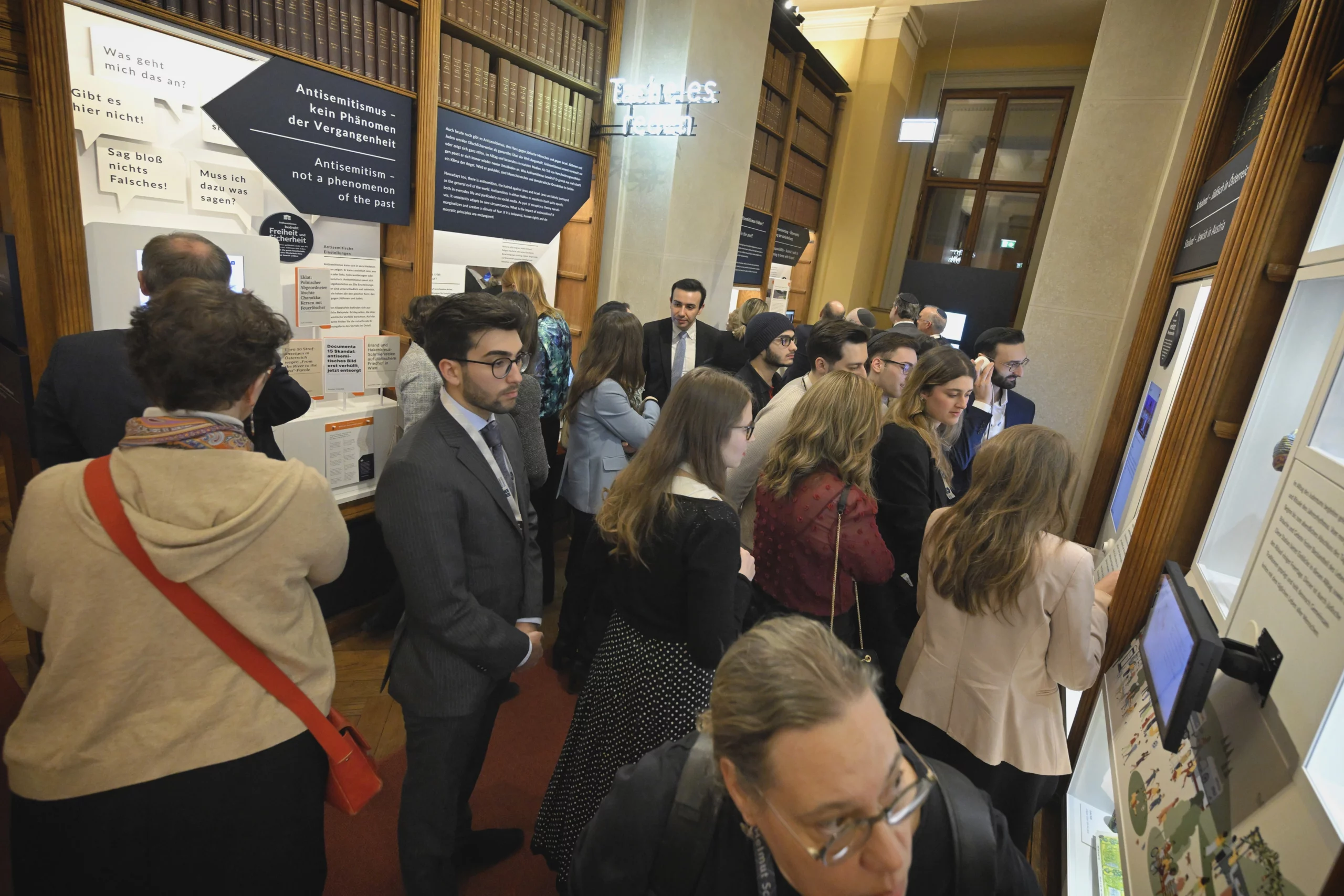 Die Bibliothek des Parlaments setzt Themen, voriges Jahr etwa zum Antisemitismus. Foto: Johannes Zinner