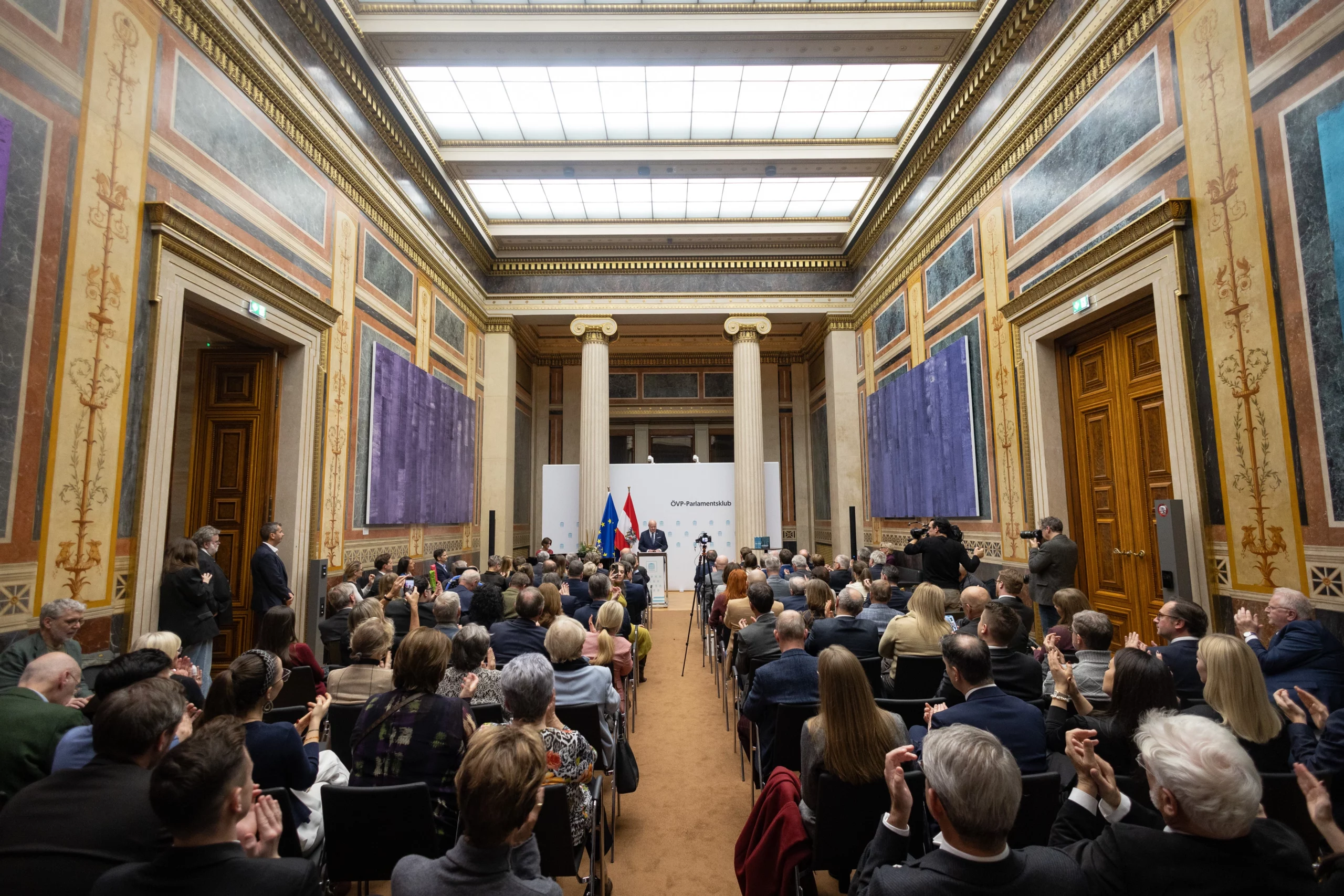 "Mit ganzer Kraft für Österreich": Anlässlich des 80. Jahrestages der Zweiten Republik und des ÖVP-Parlamentsklubs veröffentlichen Klub und das Karl von Vogelsang-Institut die Protokolle und die Themen der Klubberatungen von 1945 bis 1955. Alle Fotos: Jakob Glaser