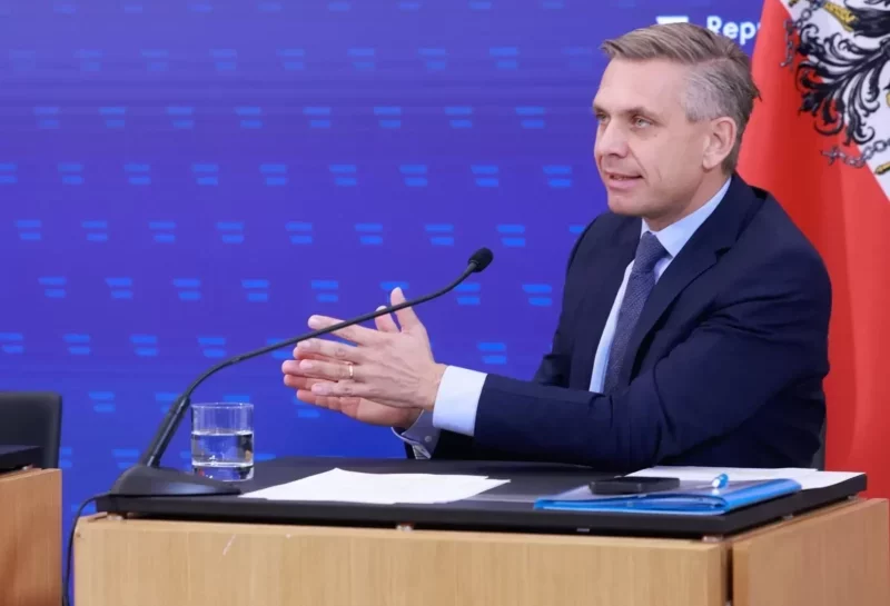 Mit dem "Billig-Strom-Gesetz" legt Wirtschafts- und Energieminister Wolfgang Hattmannsdorfer die größte Strommarktreform seit 20 Jahren vor. Foto: BKA/Regina Aigner