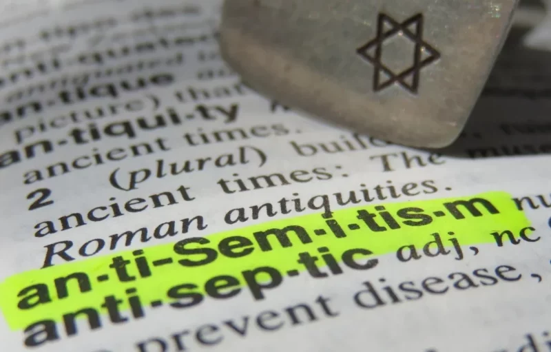 Antisemitismus und antisemitische Vorfälle und Übergriffe sind in Österreich nach wie vor hoch, wie aus dem aktuellen Halbjahresbericht 2025 hervorgeht. Foto: istock/tzahiV