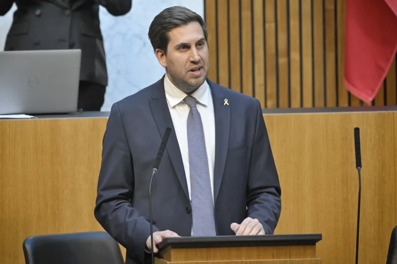 Er verhandelte federführend den Gehaltsabschluss für den öffentlichen Dienst. Staatssekretär Alexander Pröll. Im Parlament bezeichnete er das Ergebnis als "historischen Meilenstein". Foto: Parlamentsdirektion/Johannes Zinner