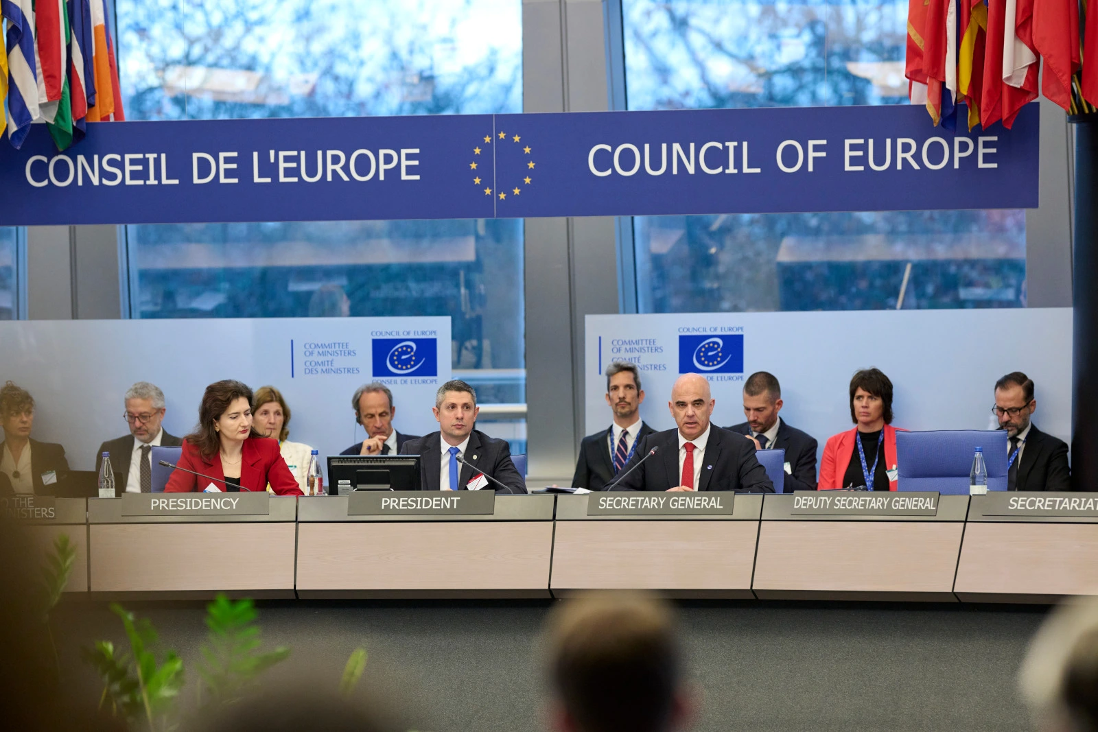 Die Menschen in Europas Staaten vor Missbrauch der Menschenrechte zu schützen: Bereits 27 Staaten fordern eine zeitgemäße Interpretation der Europäischen Menschenrechtskonvention in einem informellen Treffen nach einer Minister-Tagung des Europarats (Bild) in Strassburg. Foto: Europarat