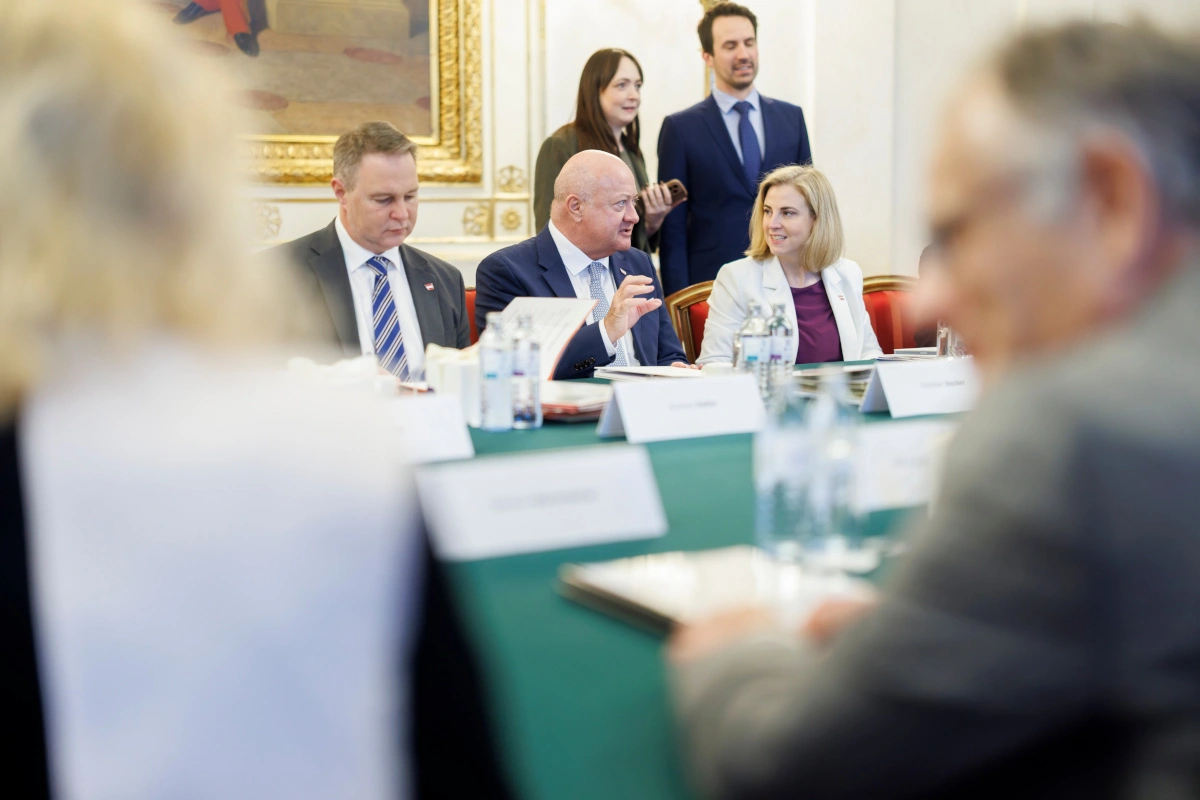 Arbeit und Leistung sollen sich lohnen und Aufschwung tragen: Kanzler Stocker. (Foto: Bka)