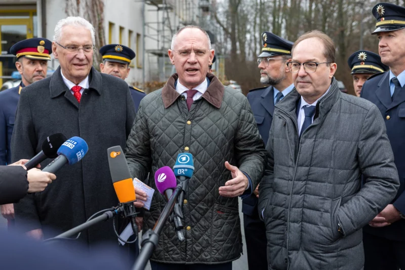 Treffen sich an der Grenze und feierten das 10-jährige Bestehen des PKZ Passau. Die Innenminister von Bayern, Österreich und Deutschland. Foto: Michael Dietrich/LPD OÖ