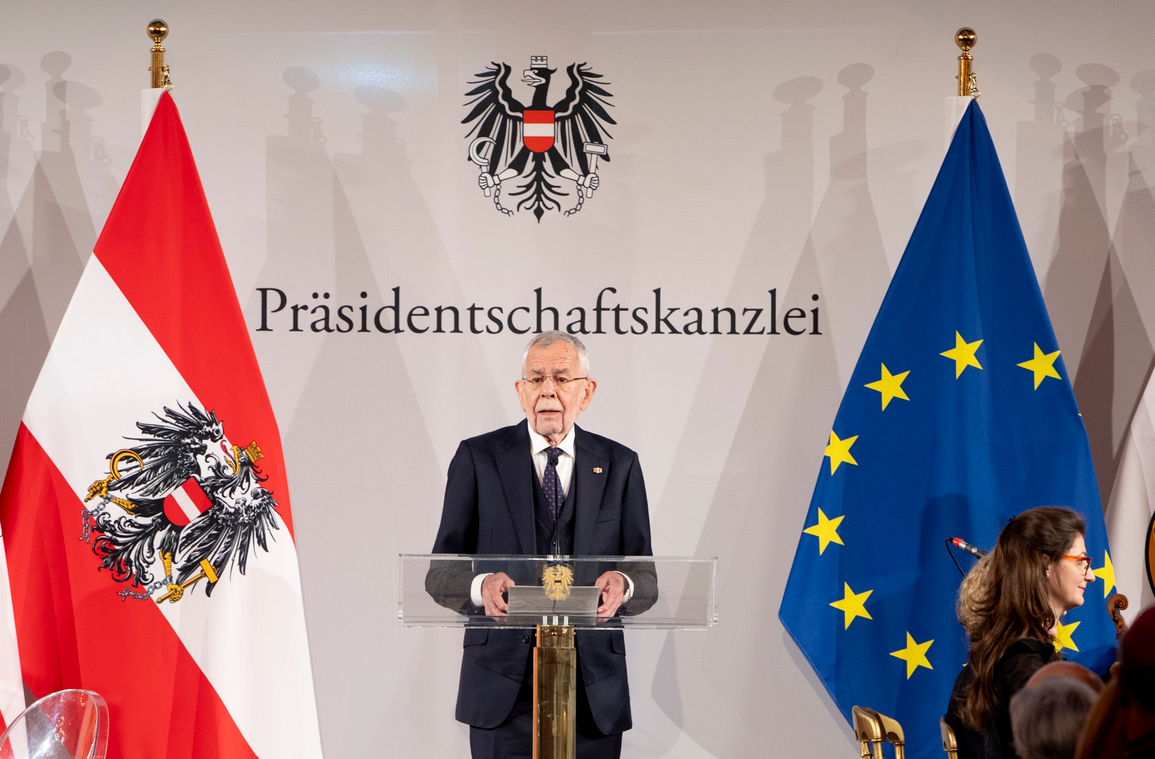 Bundespräsident Alexander Van der Bellen appellierte in seiner Neujahrsansprache 2026 für ein Bekenntnis zu Europa und für die Bereitschaft zum Kompromiss. Im Bild beim Staatsakt 2025. Foto: Carina Karlovits / HBF