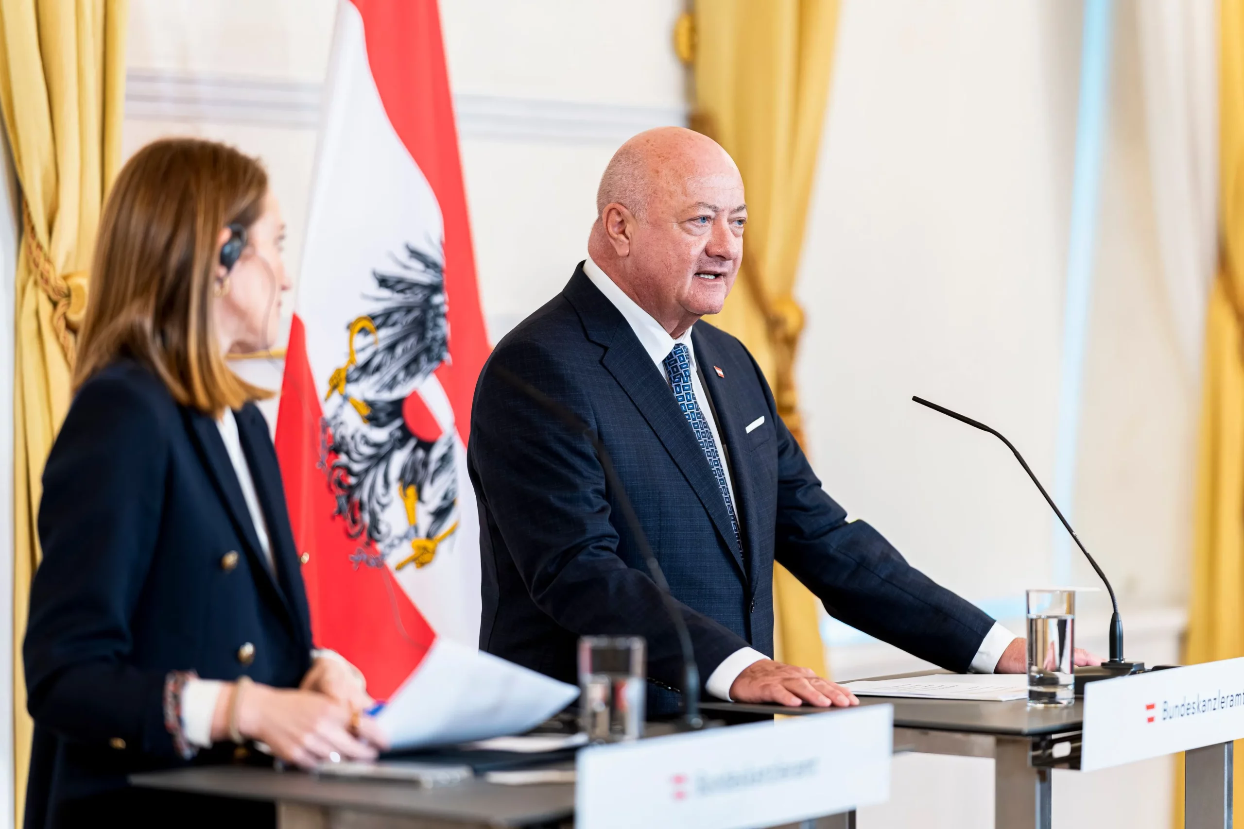 Die Präsidentin des Europäischen Parlaments, Roberta Metsola, und Bundeskanzler Christian Stocker markierten Positionen zur den aktuellen Krisen: Die Drohungen von US-Präsident Donald Trump sind nicht akzeptabel. Bild: Florian Schrötter