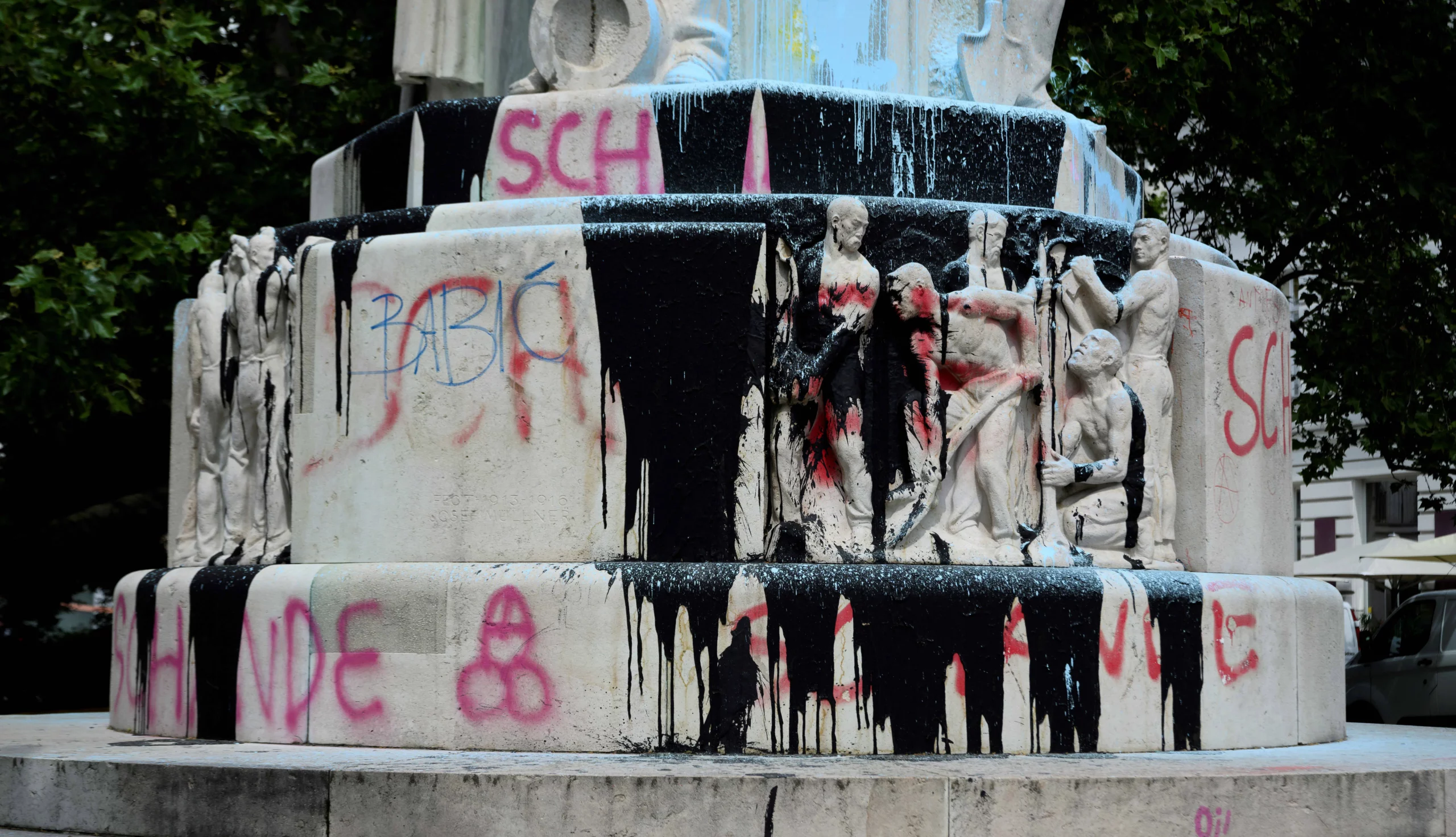 Ausdruck der Cancel Culture: Schmierereien am Denkmal für Karl Lueger, Wiener Bürgermeister von 1897 bis 1910. Foto: Imago / Martin Juen – Sepa Media