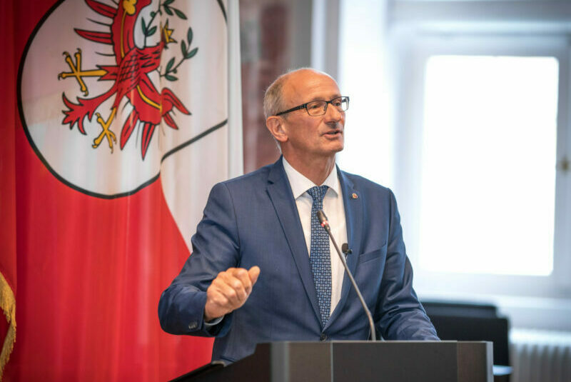 Gleich in der ersten Woche als Vorsitzender der LH-Konferenz legt Tirols LH Anton Mattle mit seinem Amtskollegen Markus Wallner ein Positionspapier zur Reformpartnerschaft vor. Foto: Land Tirol