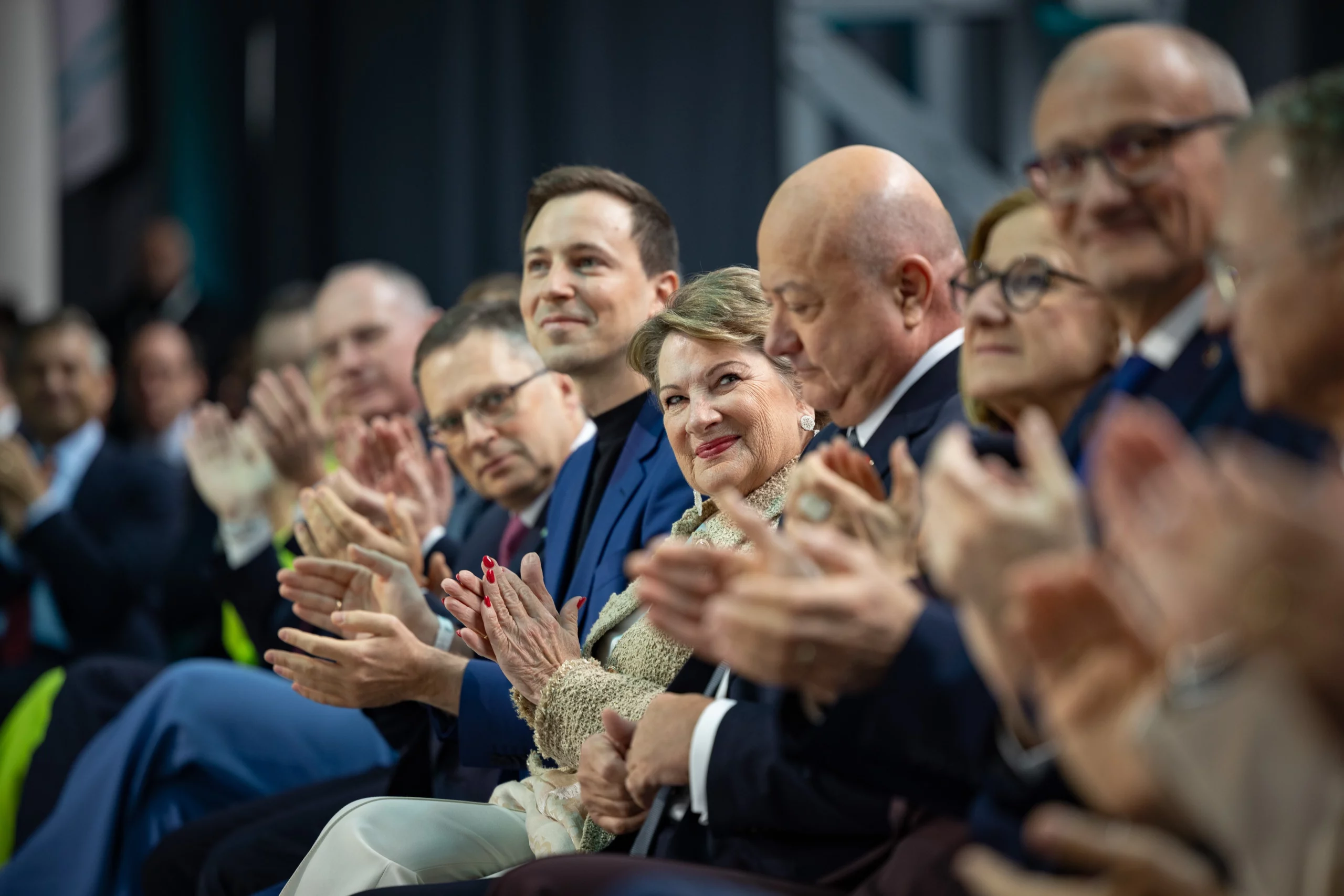Bekräftigen ihr Vertrauen in August Wöginger: Bundesparteiobmann und Bundeskanzler Christian Stocker sowie Generalsekretär Nico Marchetti (im Bild bei der Kanzler-Rede im Jänner 2026 in Wien). Foto: ÖVP