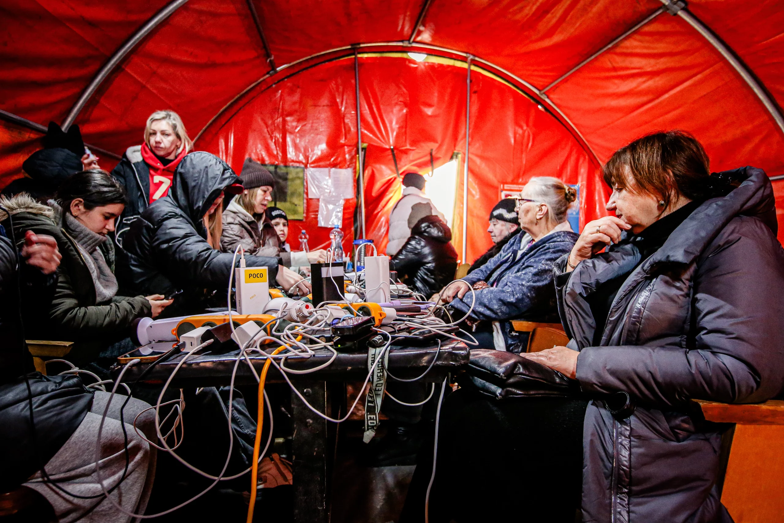 Ukraine braucht Hilfe: Zelte in Odessa bieten Schutz vor Kälte und etwas Strom - und werden als Unbesiegbarkeitsstützpunkte bezeichnet. Foto: Imago Funke Foto Services