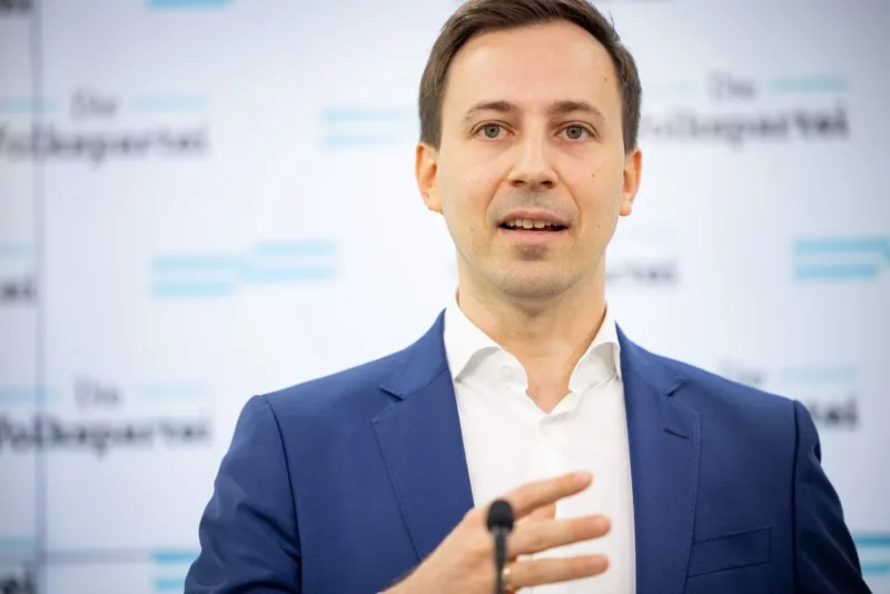 Kritisiert die FPÖ, die gegen die Freigabe der Ölreserven stimmt. ÖVP-Generalsekretär Nico Marchetti. Foto: Jakob Glaser