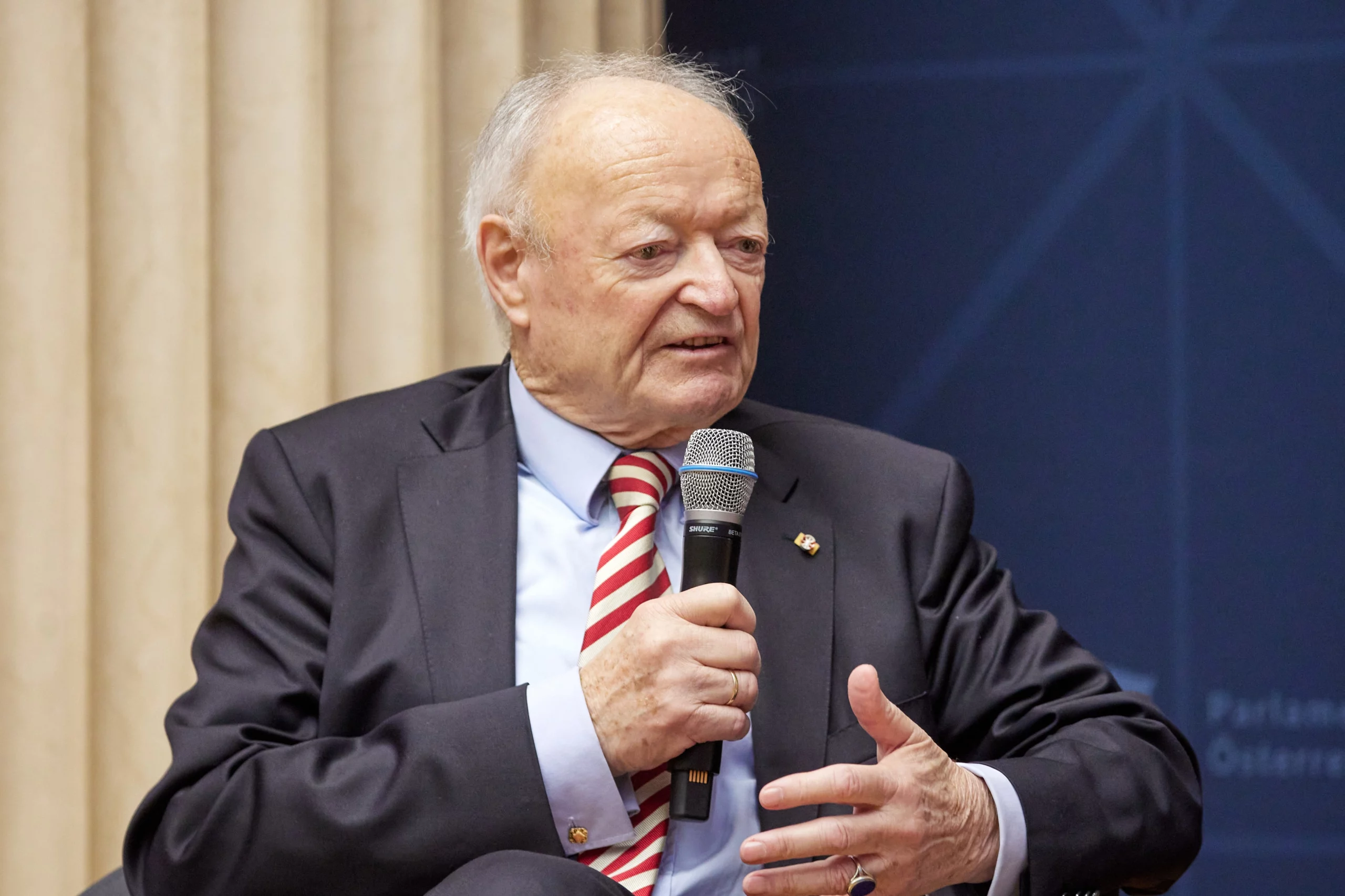 Eine neue Biografie schildert das politische Leben des Staatsmannes Andreas Khol. Südtirols Autonomie und Österreichs EU-Beitritt zählt er zu seinen größten Erfolgen. Fotos: Parlament / Thomas Topf