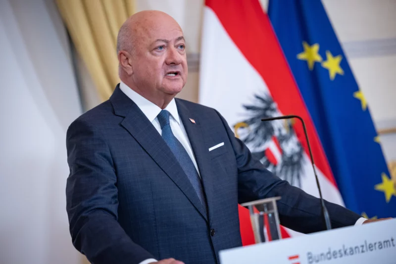 Bundeskanzler Christian Stocker gab am Montag ein Update zur aktuellen Lage im Iran und in der Golfregion. Österreichs Energieversorgung sei gesichert. Foto: Jakob Glaser