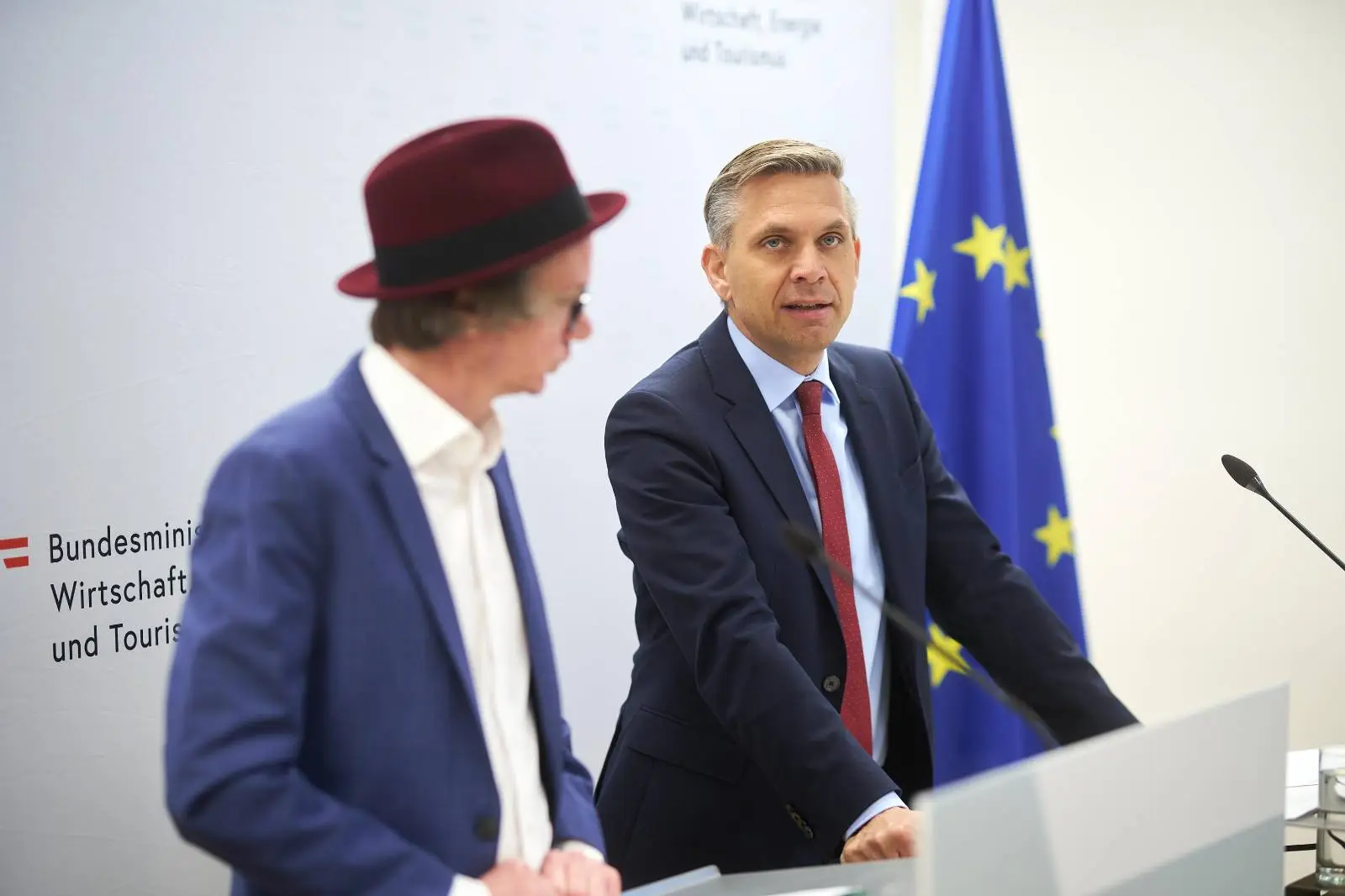 Wolfgang Hattmannsdorfer und Harald Oberhofer: Energieversorgung ist sicher. Foto: BMWET/Holey