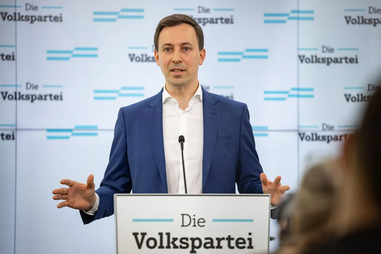 ÖVP-General Nico Marchetti nützte das Ergebnis der Ungarn Wahl für eine Abrechnung mit der FPÖ und Herbert Kickl. Foto: Jakob Glaser