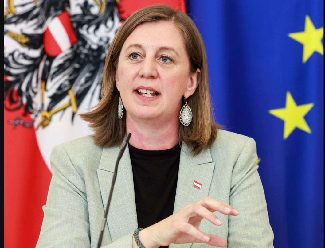 Abgabe auf Plastikverpackung ist abgesagt: Finanz-Staatssekretärin Barbara Eibinger-Miedl. Foto: Regina Aigner