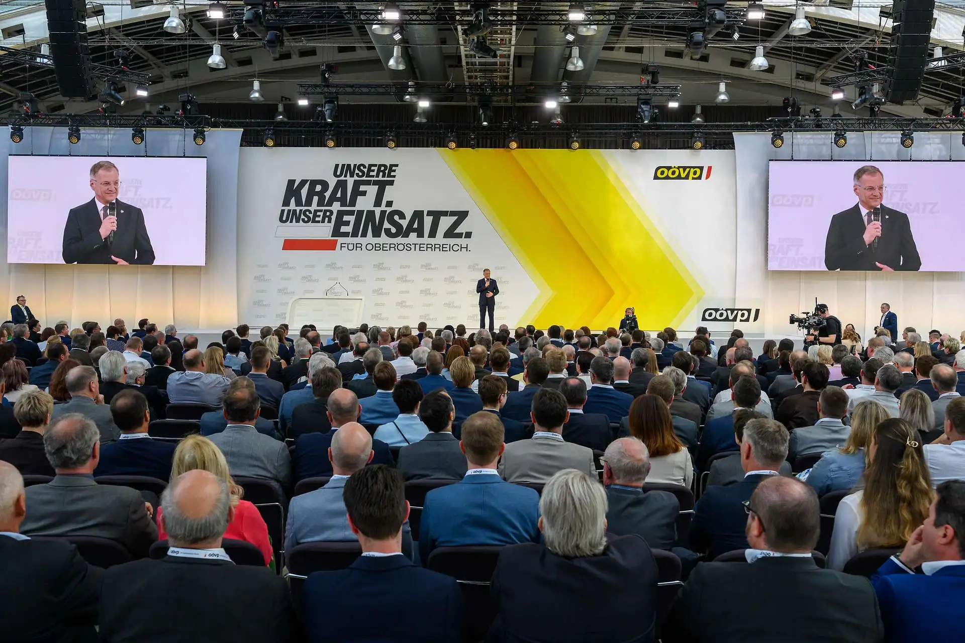 LH Thomas Stelzer wurde beim Landesparteitag der ÖVP Oberösterreich mit mehr als 99 Prozent der Delegiertenstimmen als Landesparteiobmann bestätigt. Fotos: ÖVP OÖ