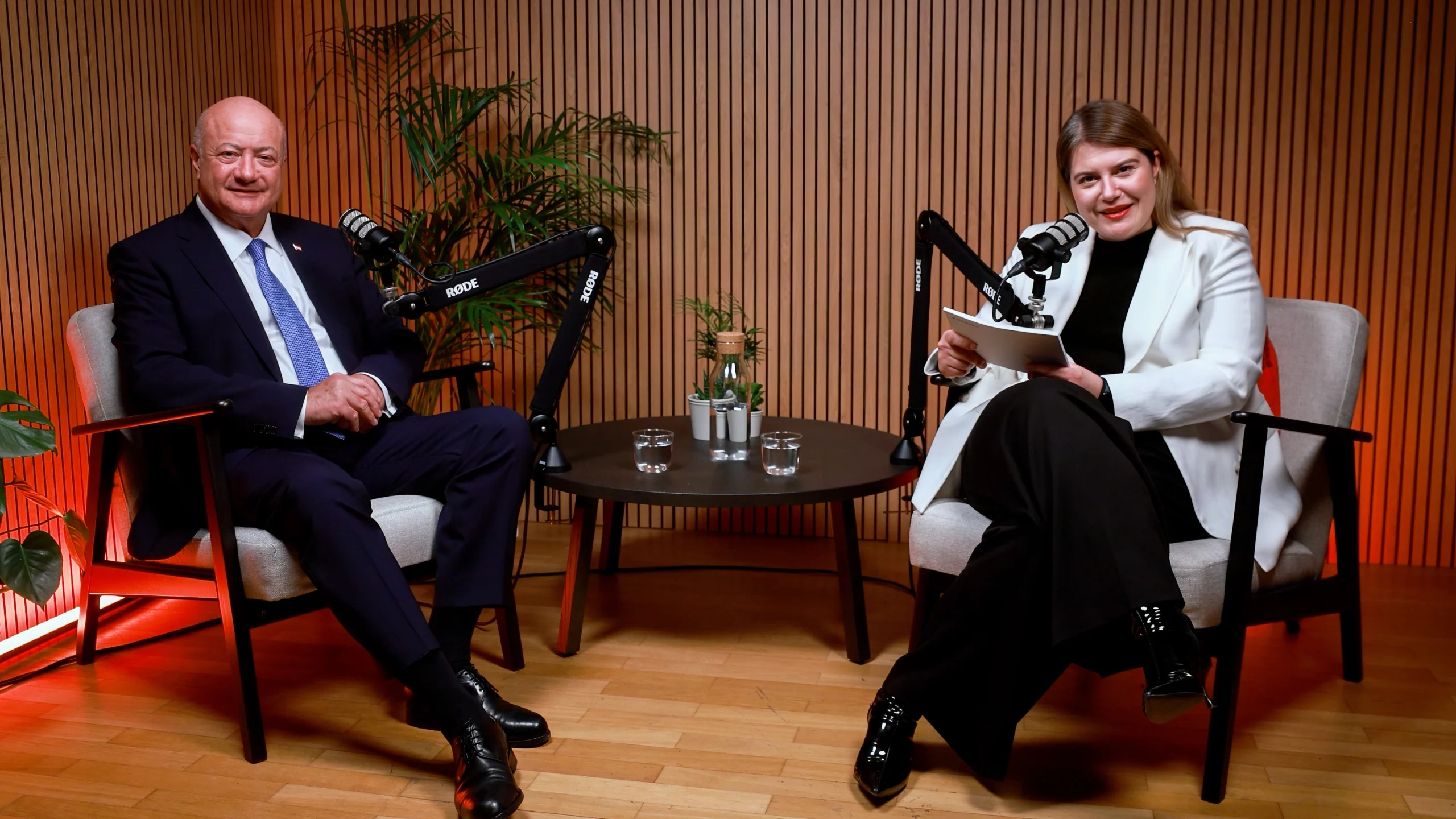 Christian Stocker im Gespräch mit Alma Ducic. Foto: BKA