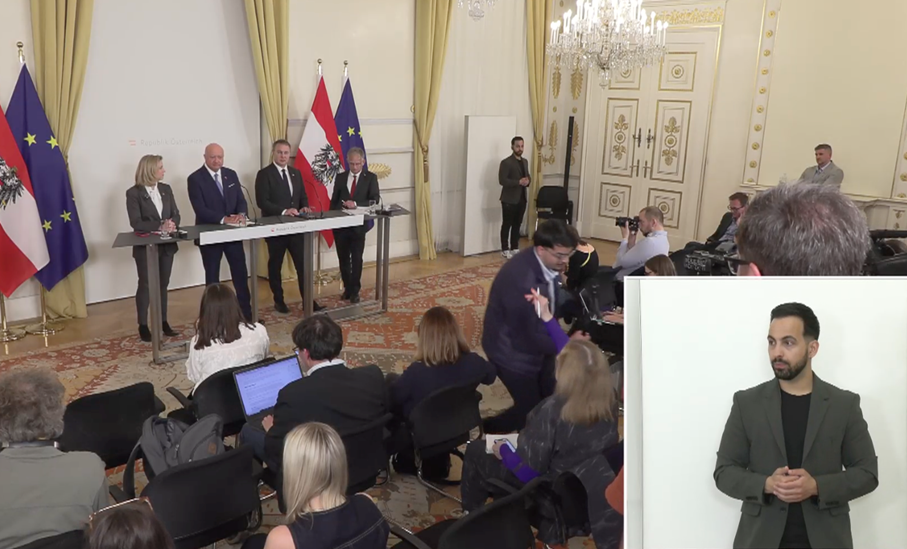 Präsentierten Montag abends im Bundeskanzleramt den Rahmen für das Doppelbudget 2027-2028: Außenministerin Beate Meinl-Reisinger, Bundeskanzler Christian Stocker, Vizekanzler Andreas Babler und Finanzminister Markus Marterbauer. Bild: Screenshot Bka.gv.at