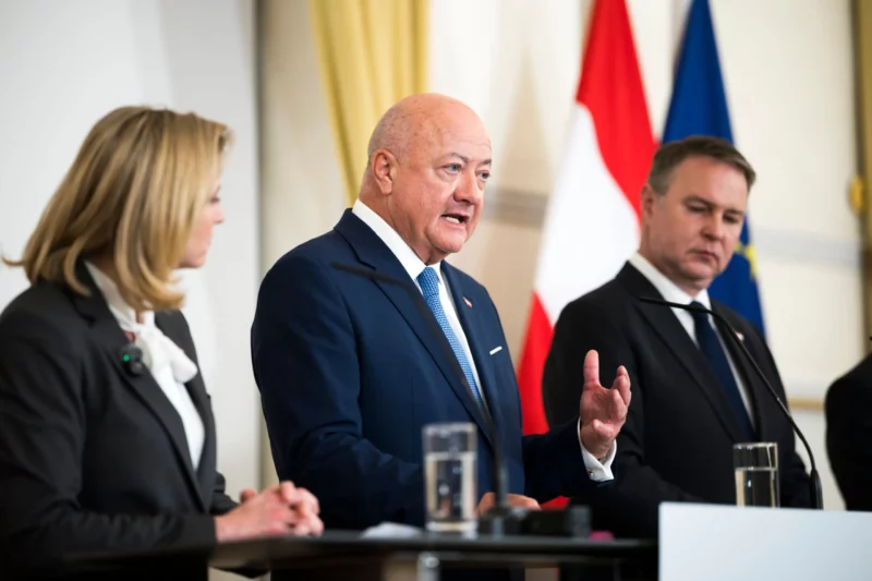 Bundeskanzler Christian Stocker setze mit dem Budget unter der Prämisse „Aufschwung, Gerechtigkeit, Reformen" den richtigen Kurs fort, meint ÖVP-Budgetsprecher Andreas Hanger. Foto: BKA/Christopher Dunker