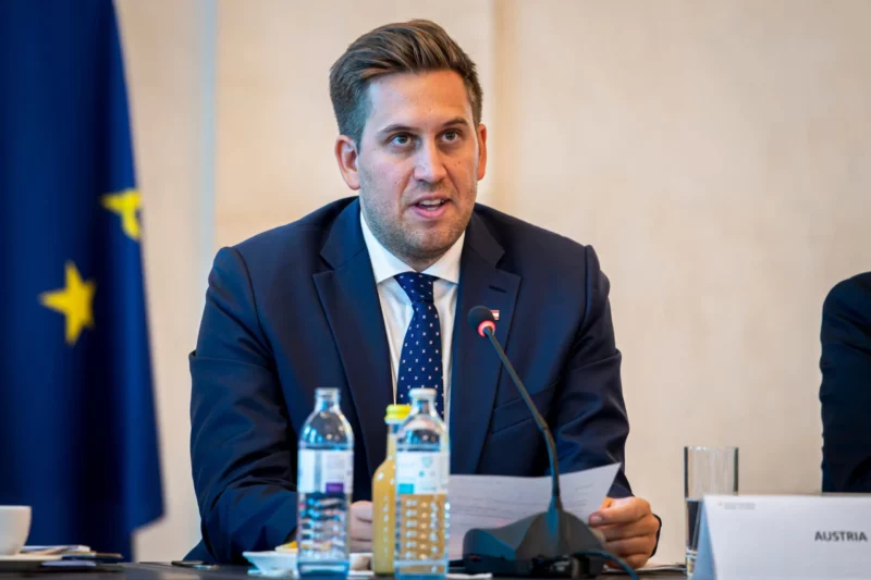 Kommt ein Ramadan-Verbot für Kinder unter 14 Jahren an Schulen? Staatssekretär Alexander Pröll spricht sich dafür aus. Foto: BKA/Florian Schrötter