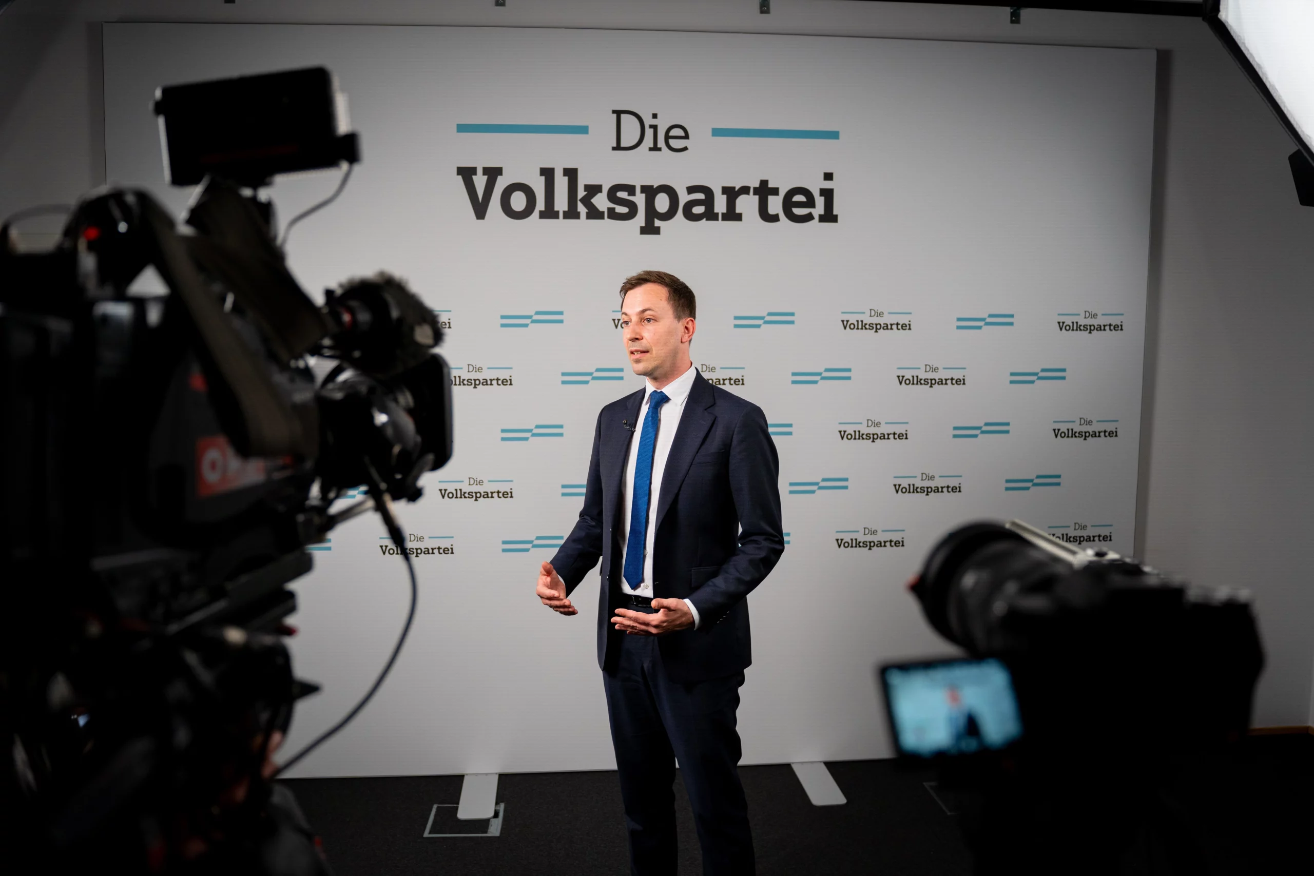 Nico Marchetti, ÖVP-Generalsekretär: Kritik und Rügen für Doppelmoral von Leonore Gewessler, Grüne, und Sozialistische Jugend. Foto (bei ORF-Interview): THR
