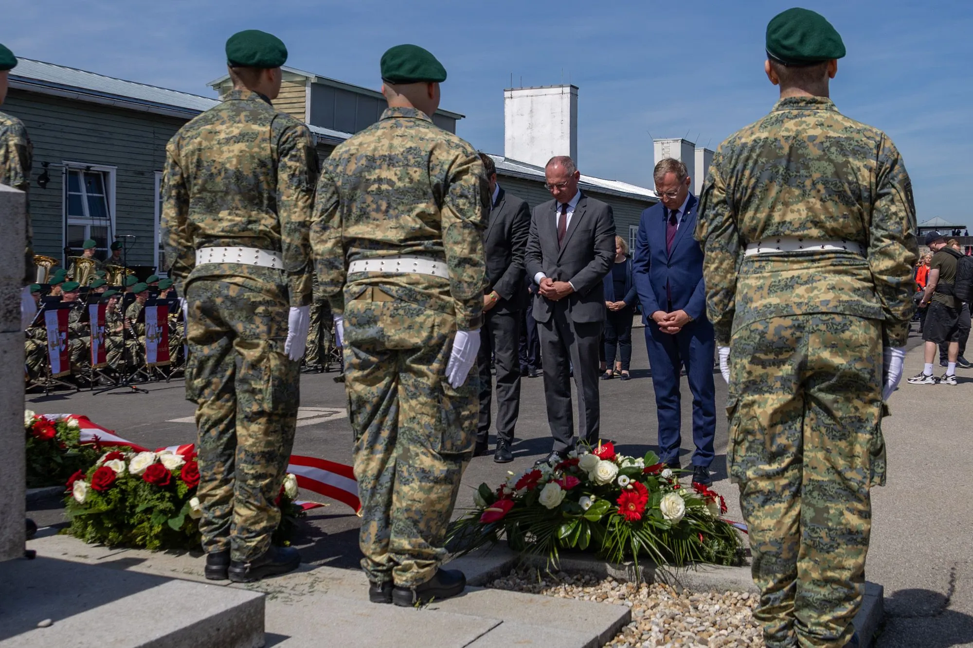 Gedenken und Kranzniederlegung: Gerhard Karner, LH Thomas Stelzer; Foto: BMI M. Dietrich