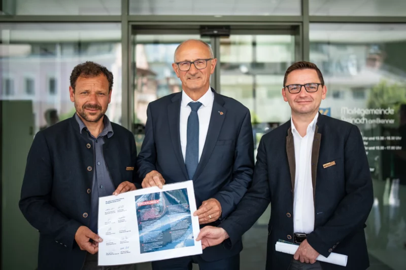 Erhöhen den Druck beim Thema Transit: Landeshauptmann Anton Mattle und die Bürgermeister des Wipptales. Foto: Land Tirol/Fitsch